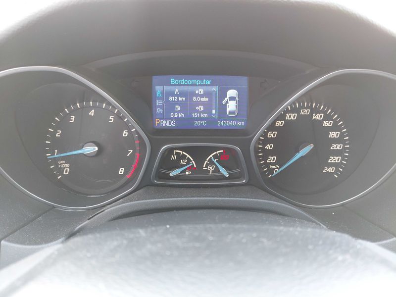 Ford Focus 1.6 Ti-VCT Titanium — zdjęcie 12