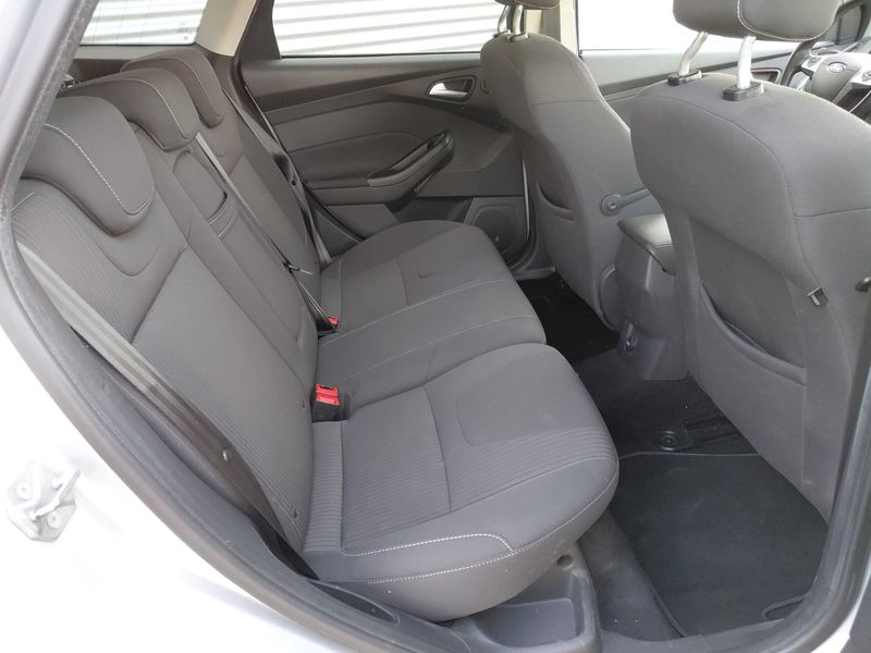 Ford Focus 1.6 Ti-VCT Titanium — zdjęcie 14