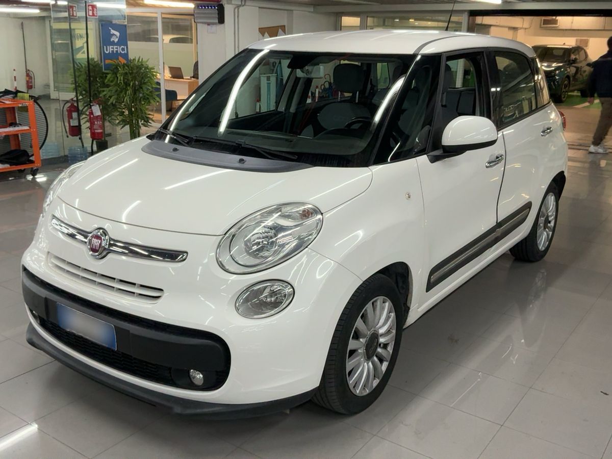 Fiat 500L 2015 — photo 1