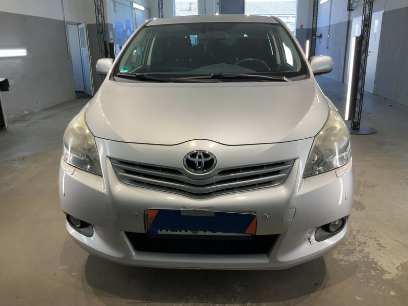 Toyota Verso 1.8 Executive — zdjęcie 9