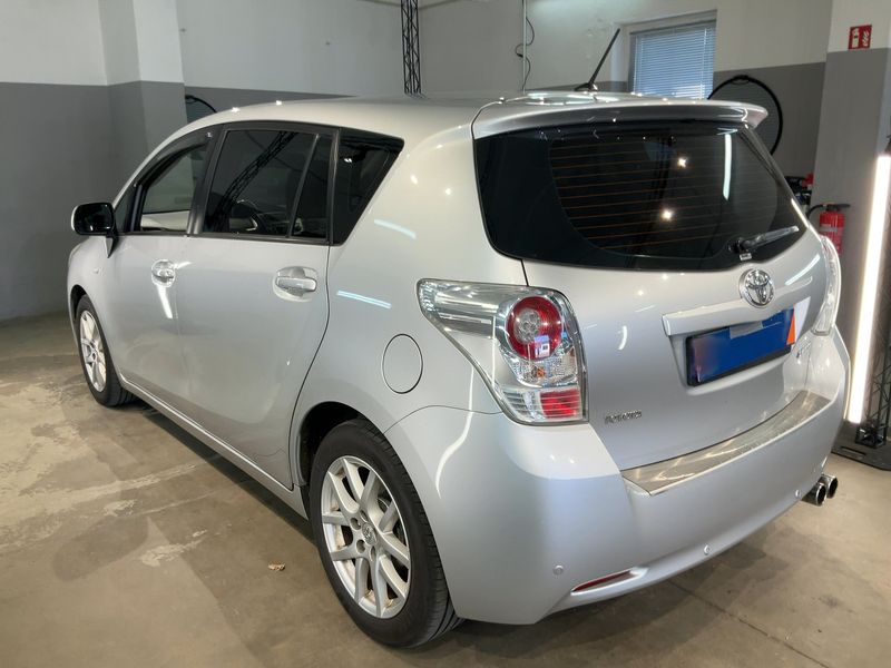 Toyota Verso 1.8 Executive — zdjęcie 3