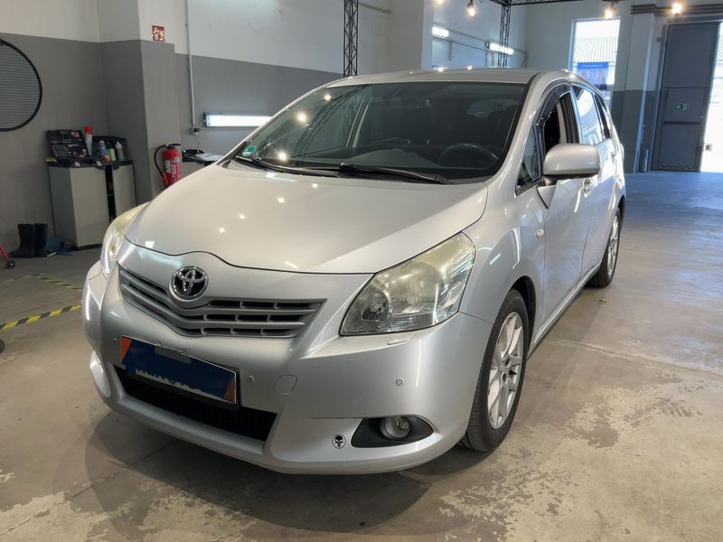Toyota Verso 1.8 Executive — zdjęcie 1