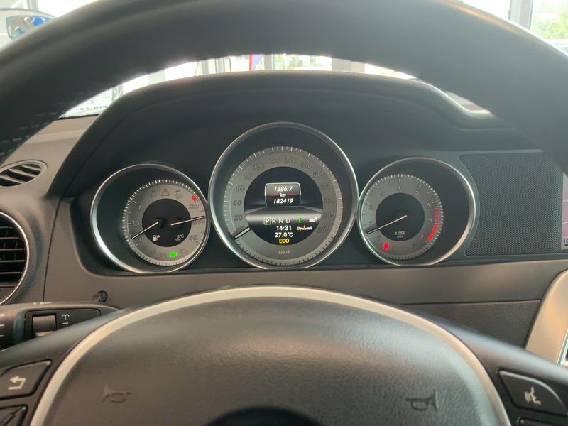 Mercedes-Benz C-Klasse C 350 CGI T BlueEfficiency Avantgarde — zdjęcie 13