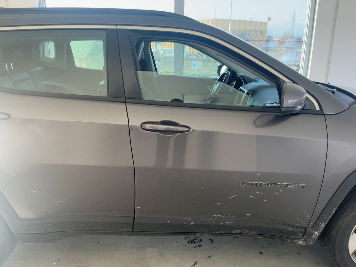 Jeep Compass 2017 — photo 11
