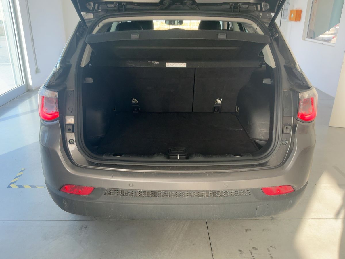 Jeep Compass 2017 — photo 16