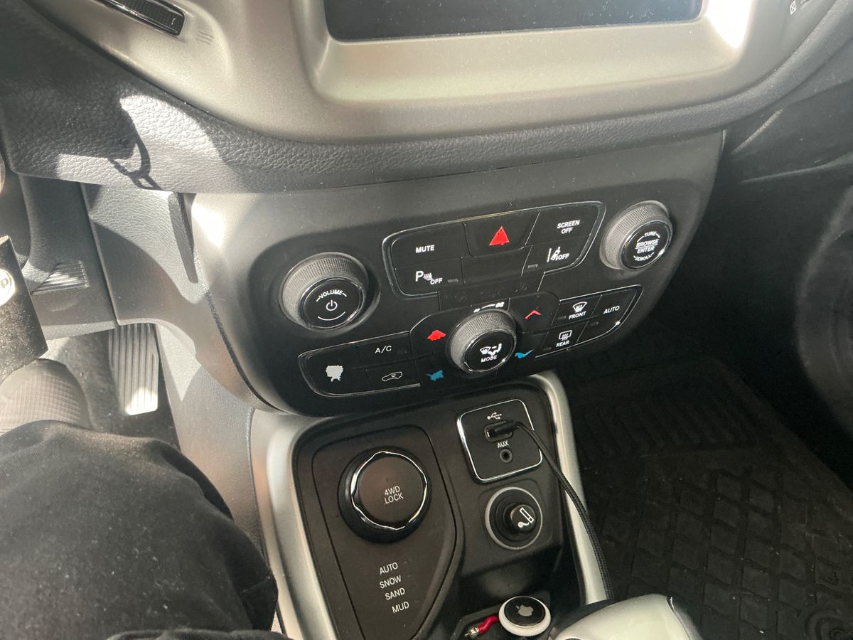 Jeep Compass 2017 — photo 25