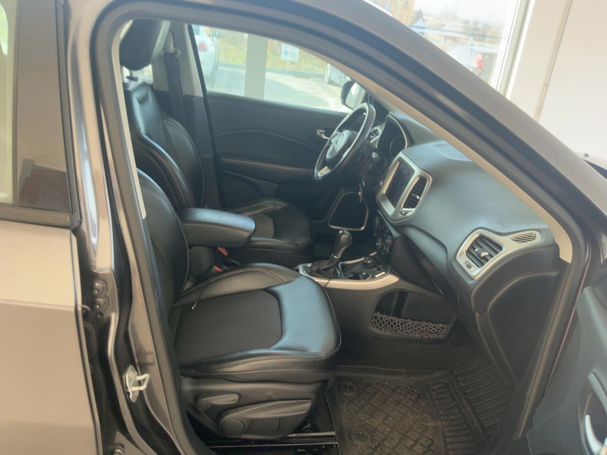 Jeep Compass 2017 — photo 17