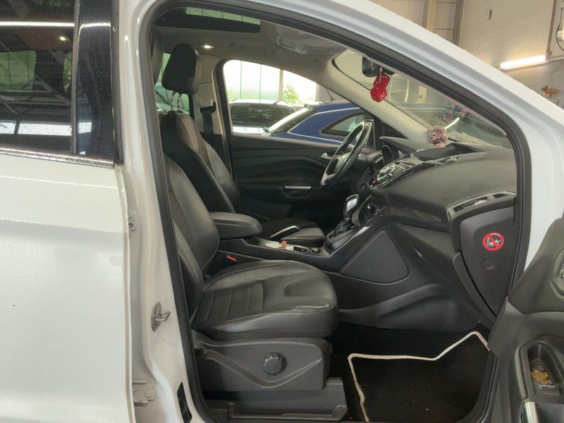 Ford Kuga 2.0 TDCi Titanium — zdjęcie 11