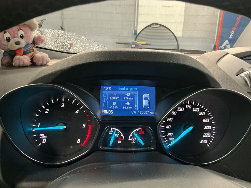 Ford Kuga 2.0 TDCi Titanium — zdjęcie 13