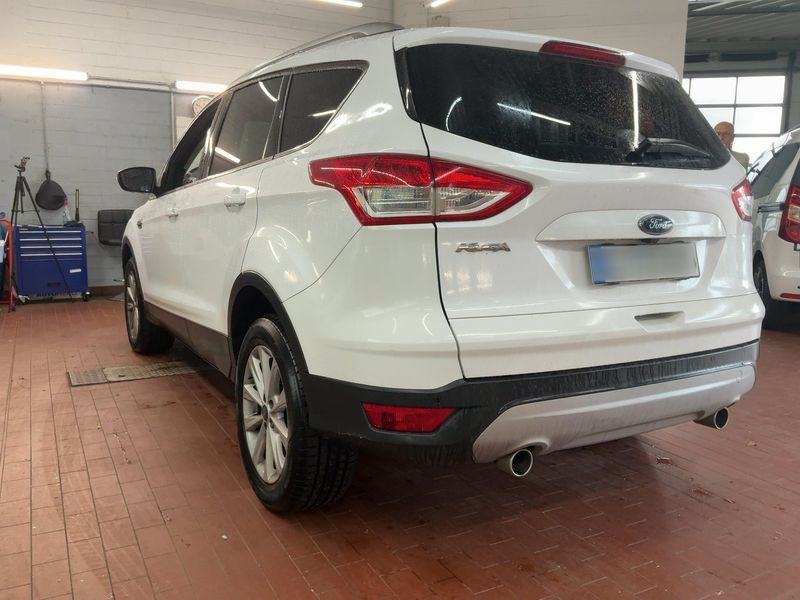 Ford Kuga 2.0 TDCi Titanium — zdjęcie 3