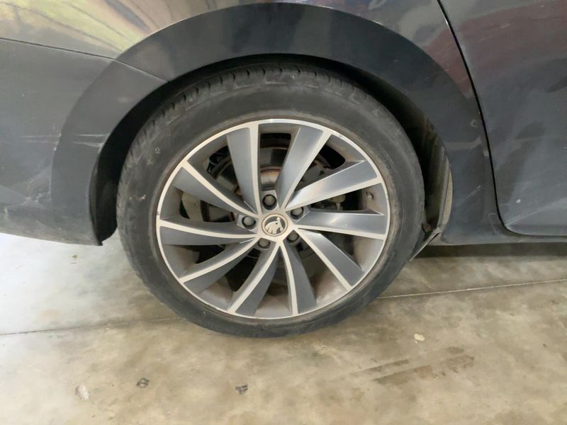 Skoda Superb 2.0 TDI Laurin & Klement 2018 – снимка 9