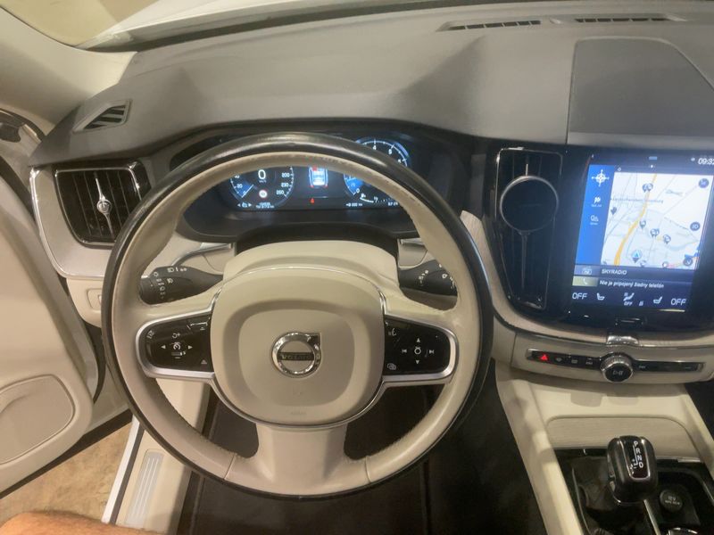 Volvo XC60 2.0 T5 Inscription AWD — zdjęcie 12