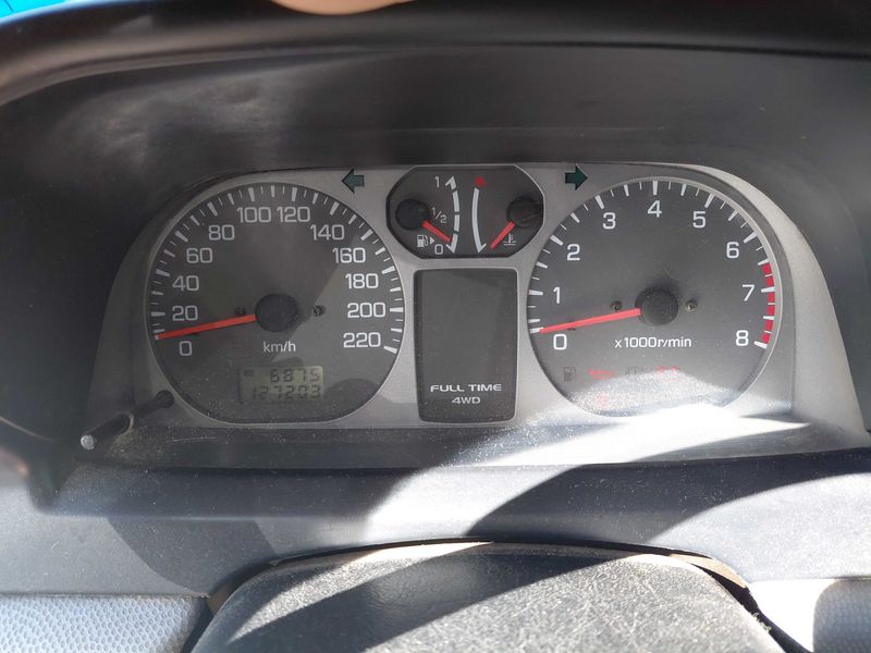 Mitsubishi Pajero 1.8 MPI Intense 1800 — zdjęcie 12