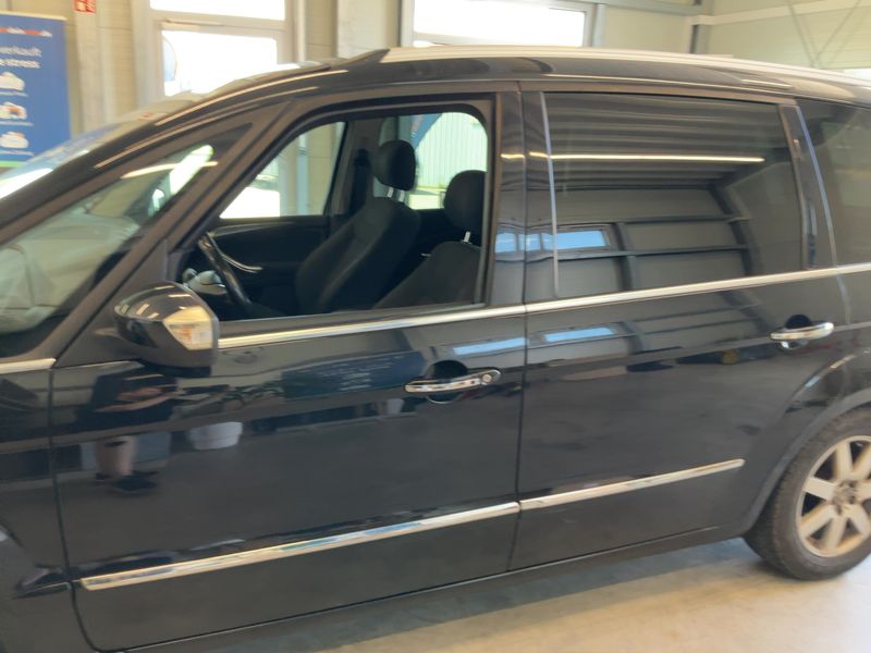 Ford Galaxy 1.6 TDCi Titanium — zdjęcie 4
