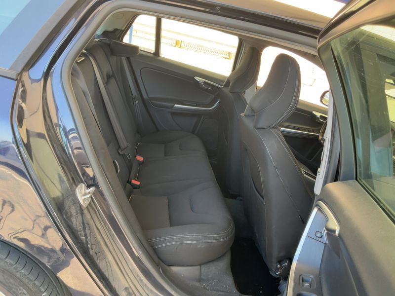 Volvo V60 2.0 D2 Kinetic 2015 – снимка 19