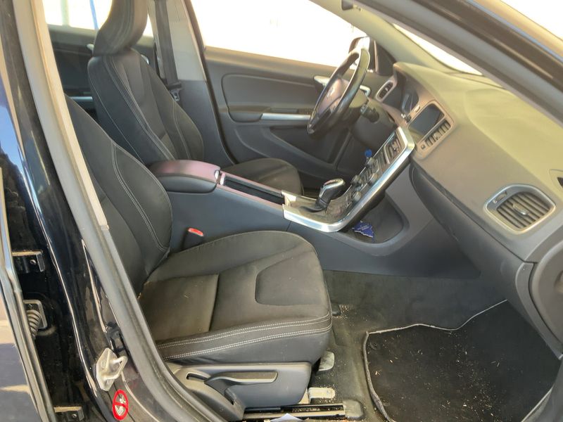 Volvo V60 2.0 D2 Kinetic 2015 – снимка 16