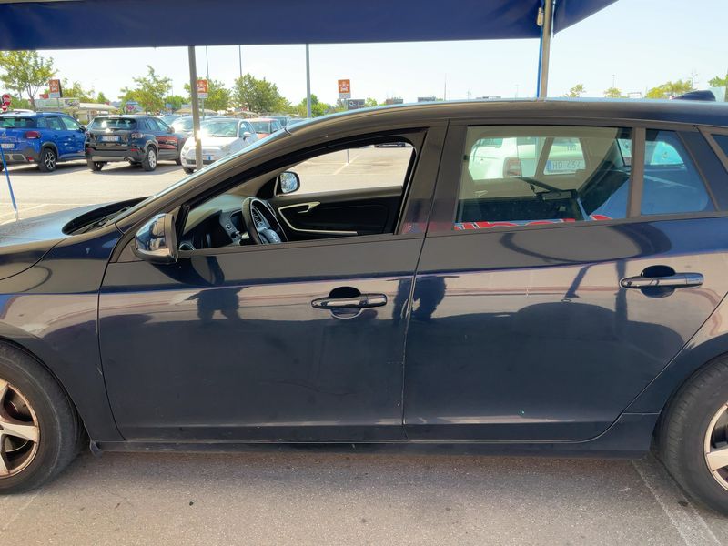 Volvo V60 2.0 D2 Kinetic 2015 – снимка 4