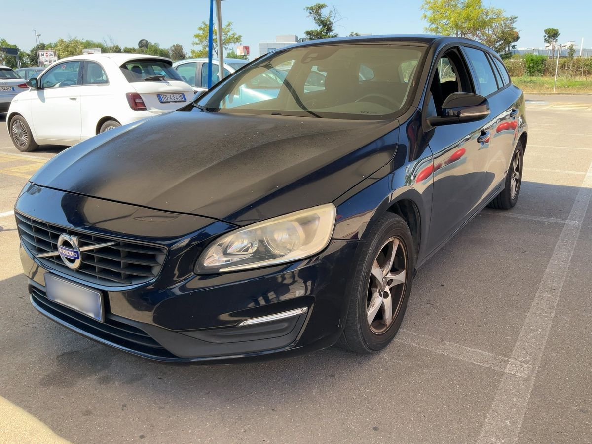 Volvo V60 2015 — photo 1