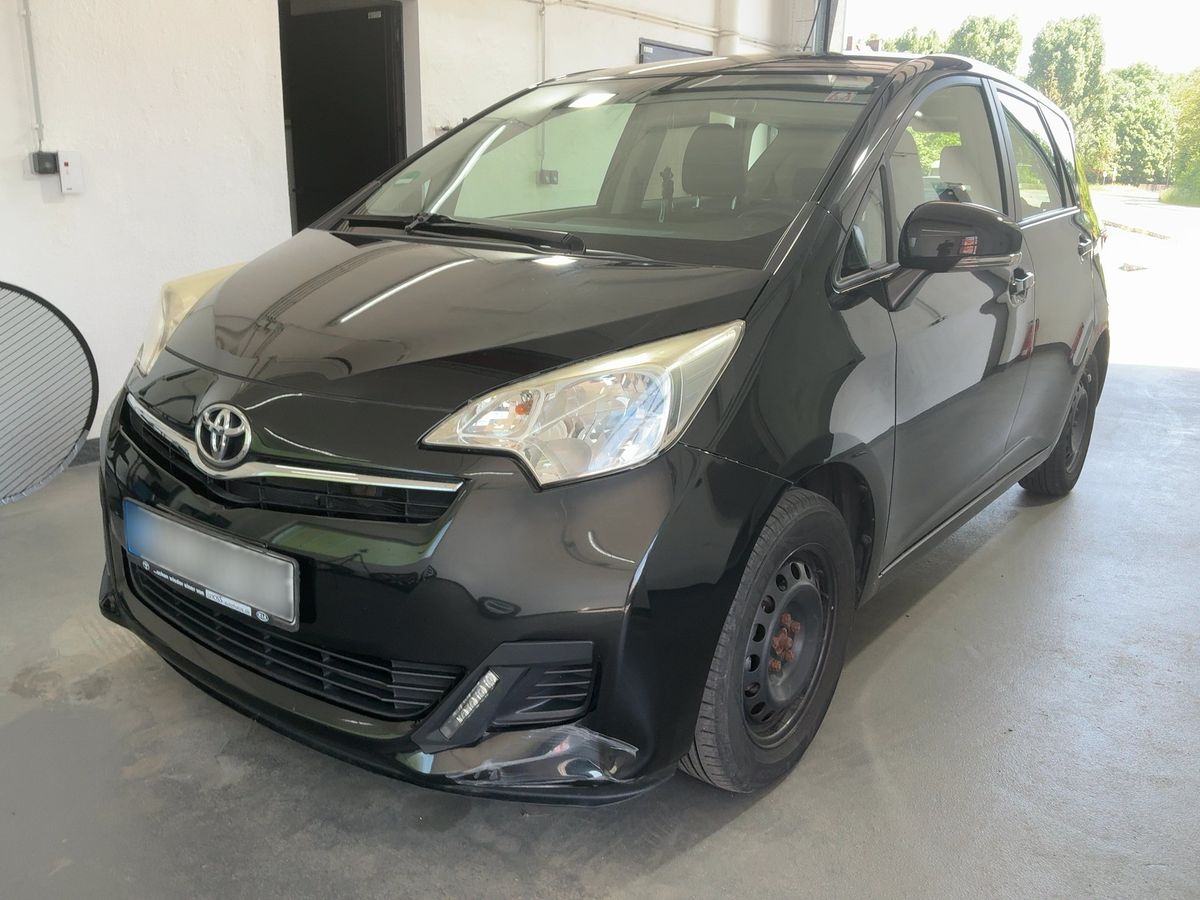 Toyota Verso-S 2013