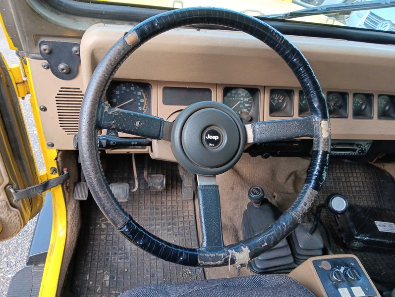 Jeep Wrangler 2.5 — zdjęcie 18