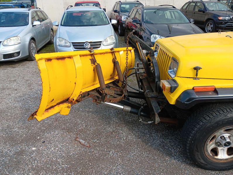 Jeep Wrangler 2.5 — zdjęcie 24