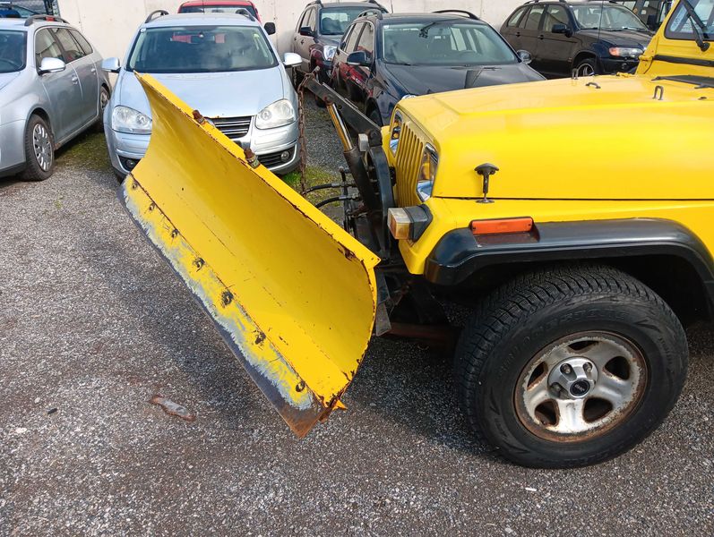 Jeep Wrangler 2.5 — zdjęcie 25