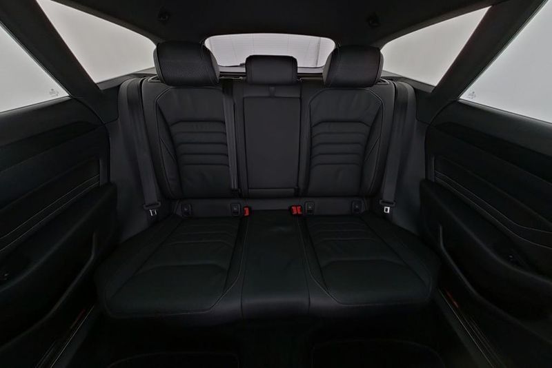 Volkswagen Arteon Shooting Brake 2.0 TSI R-Line — zdjęcie 13