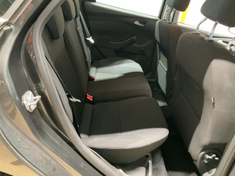 Ford Focus 1.0 EcoBoost Business — zdjęcie 14