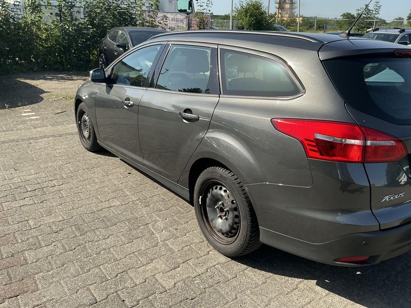Ford Focus 1.0 EcoBoost Business — zdjęcie 3