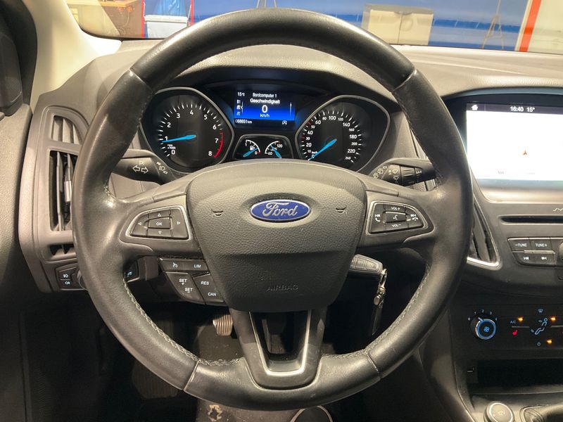 Ford Focus 1.0 EcoBoost Business — zdjęcie 12