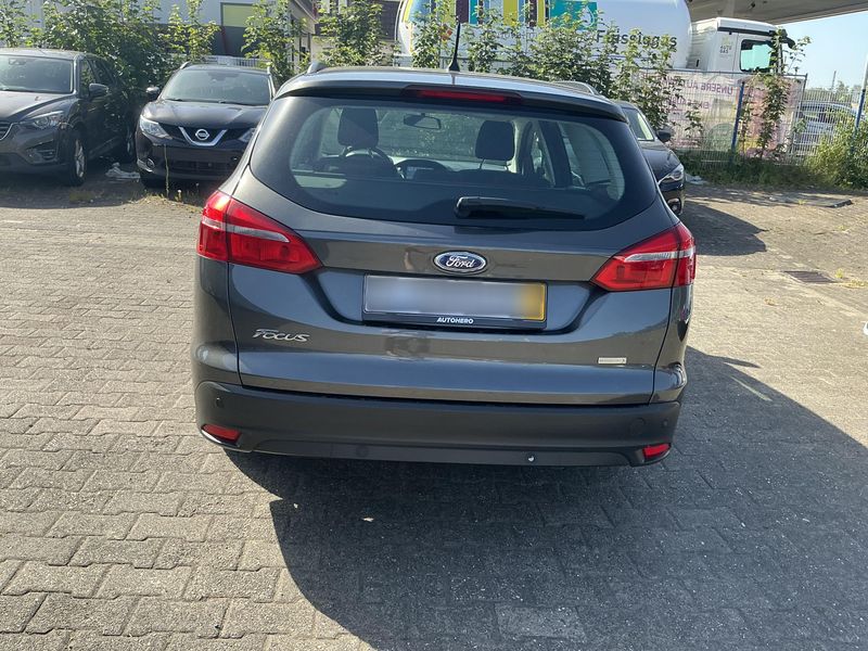 Ford Focus 1.0 EcoBoost Business — zdjęcie 5