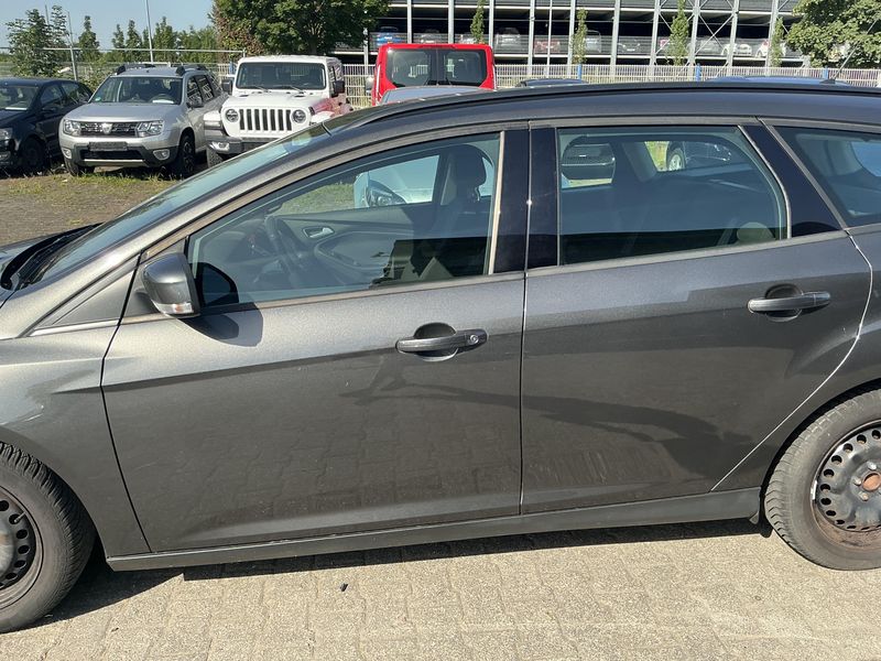 Ford Focus 1.0 EcoBoost Business — zdjęcie 4