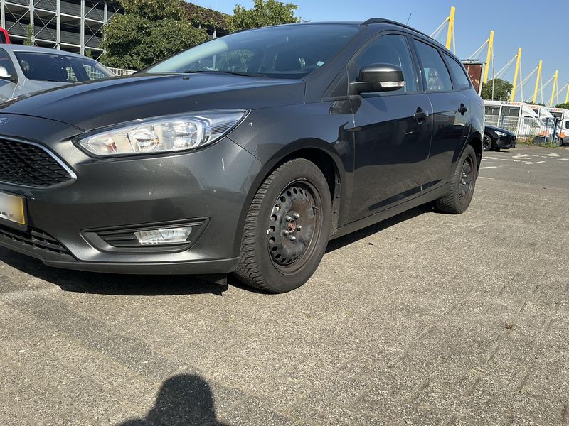 Ford Focus 1.0 EcoBoost Business — zdjęcie 2