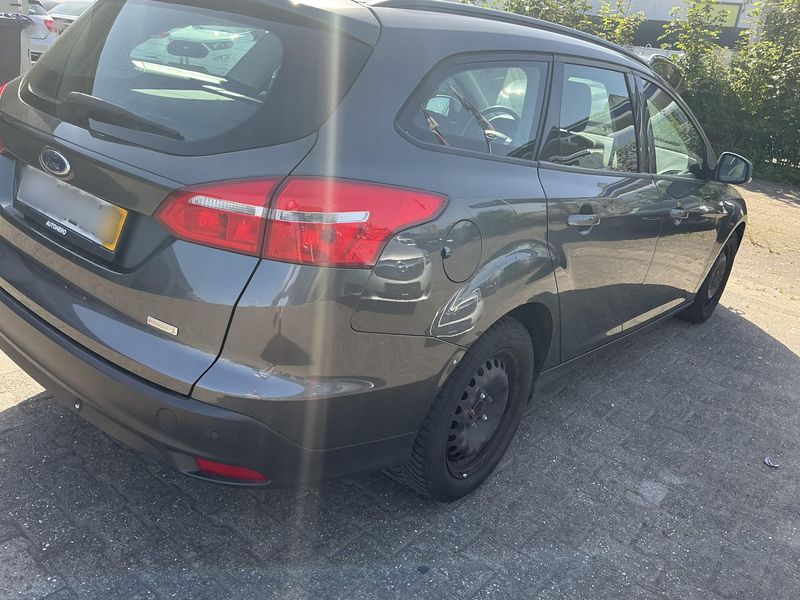 Ford Focus 1.0 EcoBoost Business — zdjęcie 6