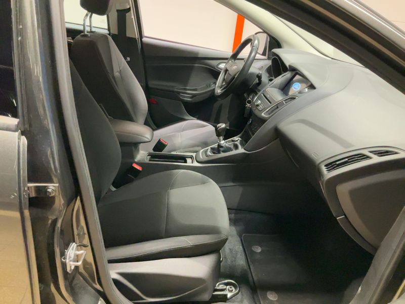 Ford Focus 1.0 EcoBoost Business — zdjęcie 11