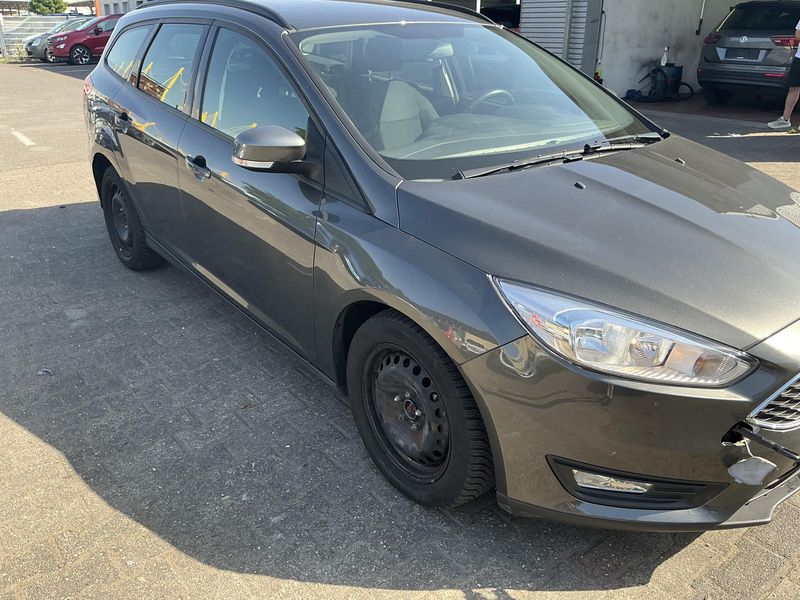 Ford Focus 1.0 EcoBoost Business — zdjęcie 8