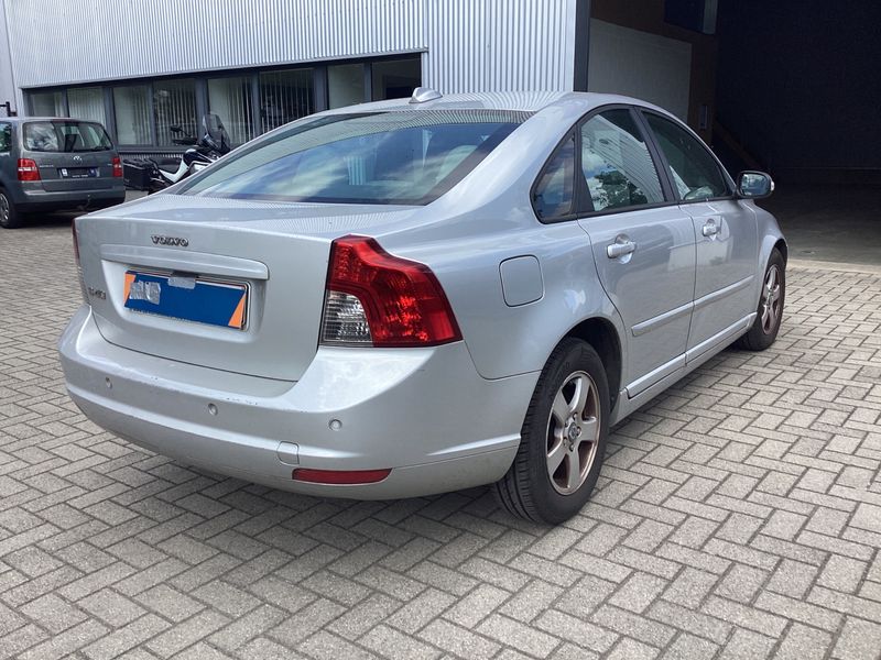 Volvo S40 1.6 Momentum — zdjęcie 2