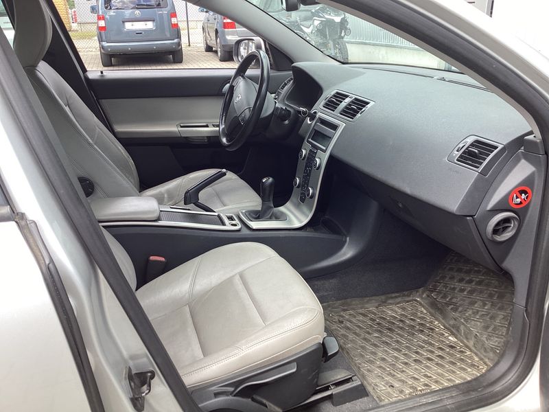 Volvo S40 1.6 Momentum — zdjęcie 3