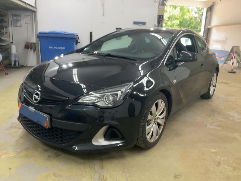 Opel Astra GTC 2.0 Turbo OPC