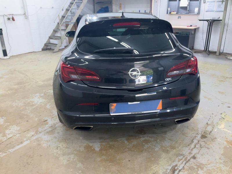 Opel Astra GTC 2.0 Turbo OPC — zdjęcie 5