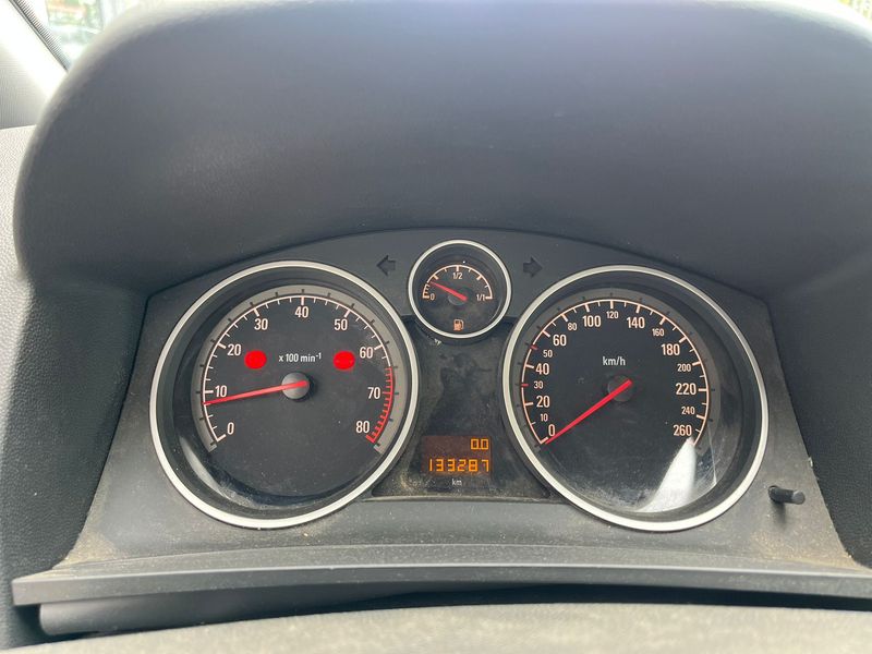 Opel Zafira 1.6 Family Plus — zdjęcie 12