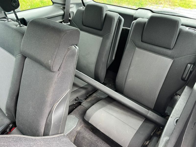 Opel Zafira 1.6 Family Plus — zdjęcie 23