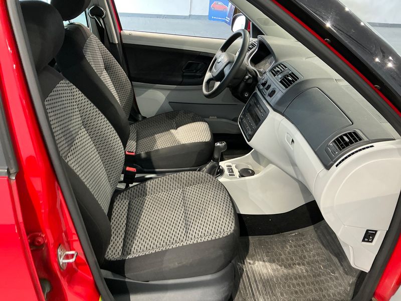 Skoda Fabia 1.2 TSI Ambiente 2011 – снимка 3