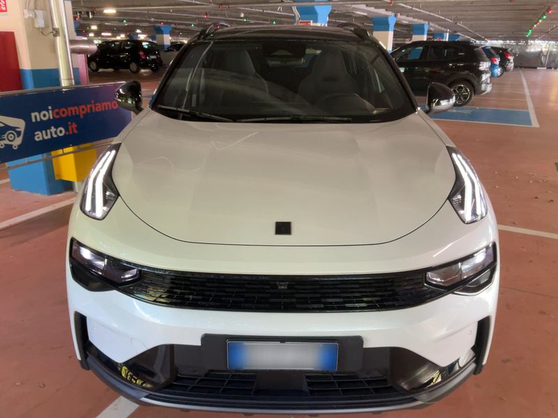 Lynk & Co 01 1.5 TD Plug-in Hybrid More — zdjęcie 9