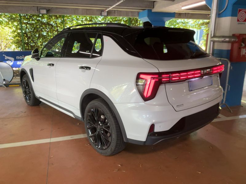 Lynk & Co 01 1.5 TD Plug-in Hybrid More — zdjęcie 3