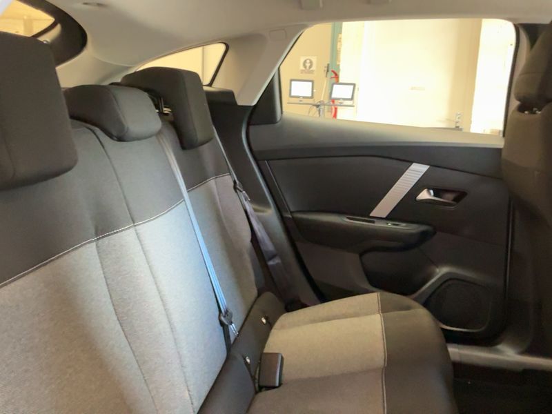 Citroen C4 1.5 Blue-HDi Feel Nav Business R — zdjęcie 14