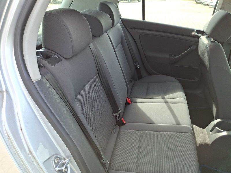 Volkswagen Golf V 1.4 Trendline — zdjęcie 13