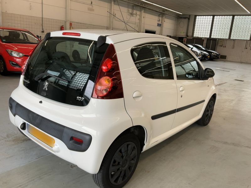 Peugeot 107 1.0 Active — zdjęcie 6