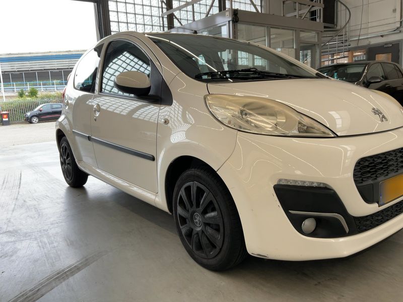 Peugeot 107 1.0 Active — zdjęcie 8