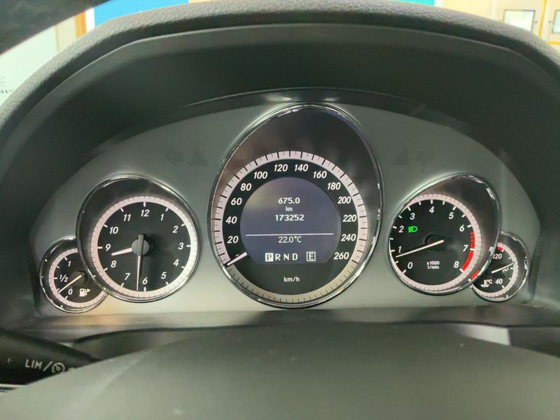 Mercedes-Benz E-Klasse E 250 CGI BlueEfficiency Avantgarde — zdjęcie 13
